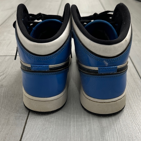 Boys Nike Jordan 1 Mid Signal Blue Size 7Y - Picture 3 of 7